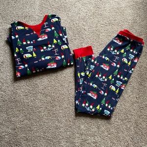 Men’s gnomes blue holiday print pajama set. Size small. 100% cotton.